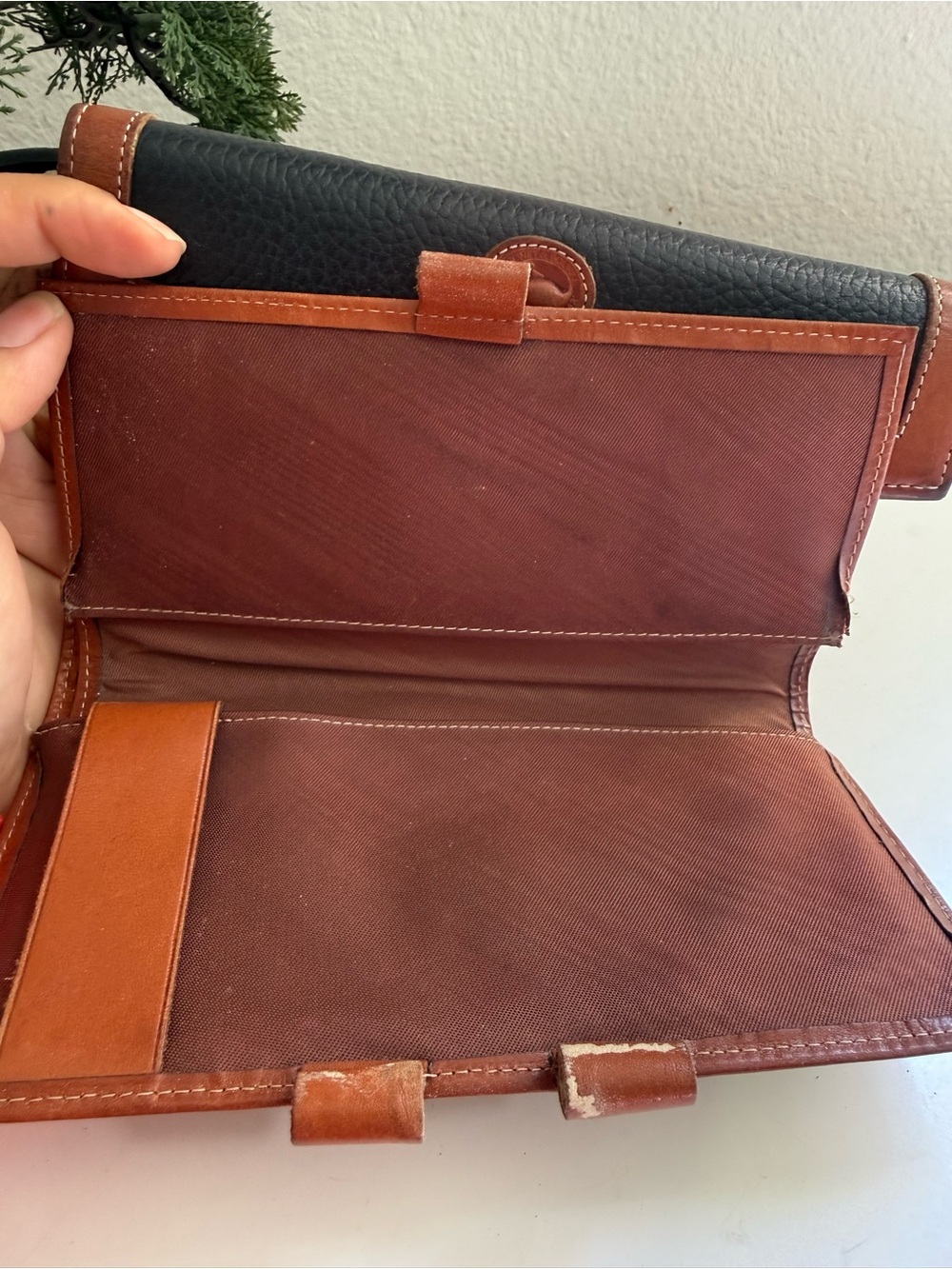 Dooney & Bourke Vintage Black and Brown Pebbled Leather Clutch Wallet - Picture 6 of 11